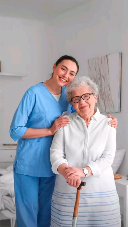 Nurse visiting a patient at home for sample collection in Qatar